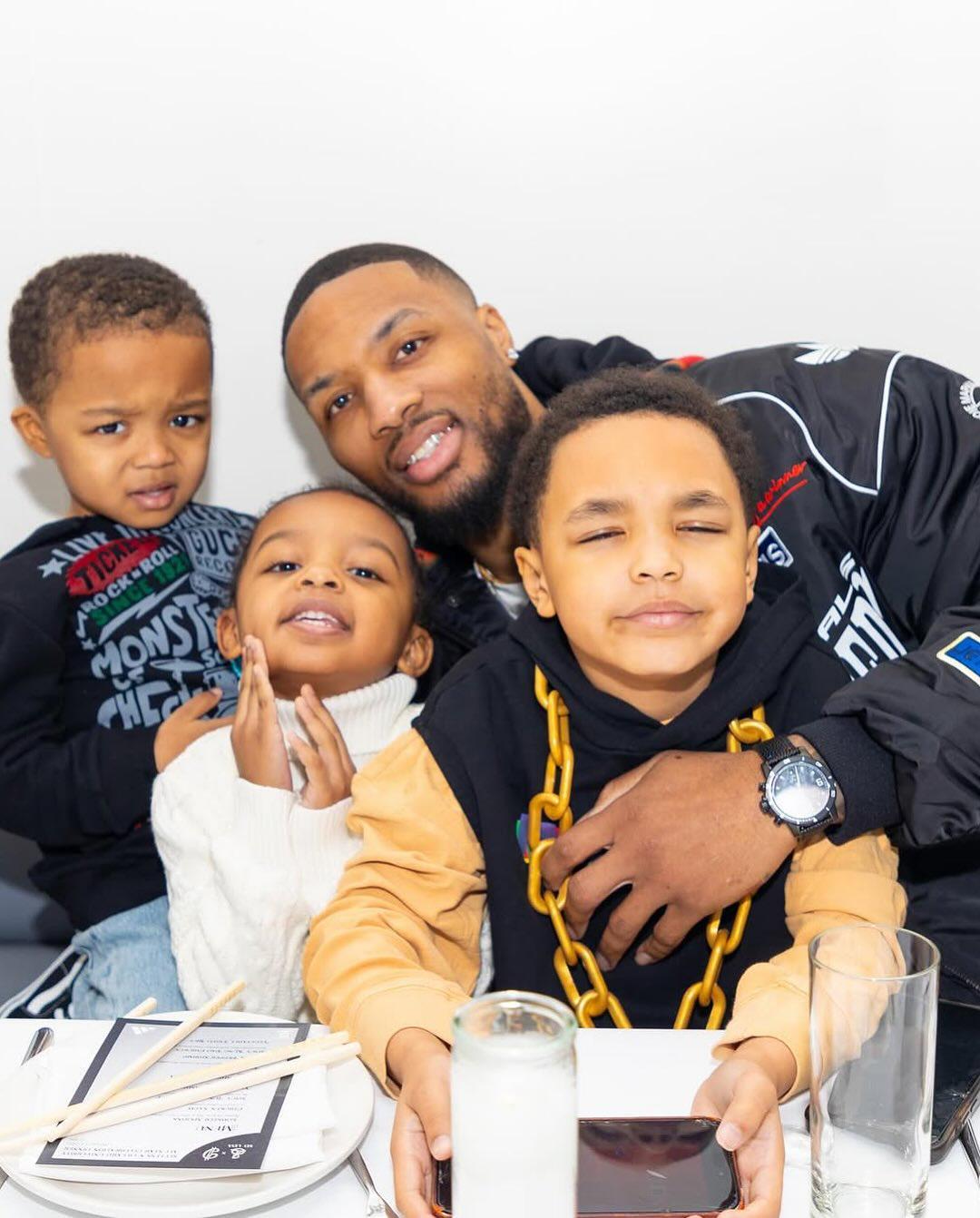 雄鹿不同意回家康复+陪伴孩子？利拉德辟谣：他们批准了