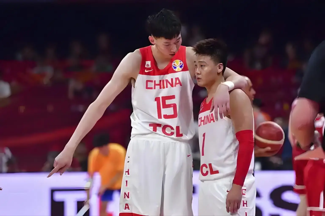 IM电竞官方网站-生日夜摆烂！周琦拿5分提前离场，把川队所剩不多的油都逼出来了